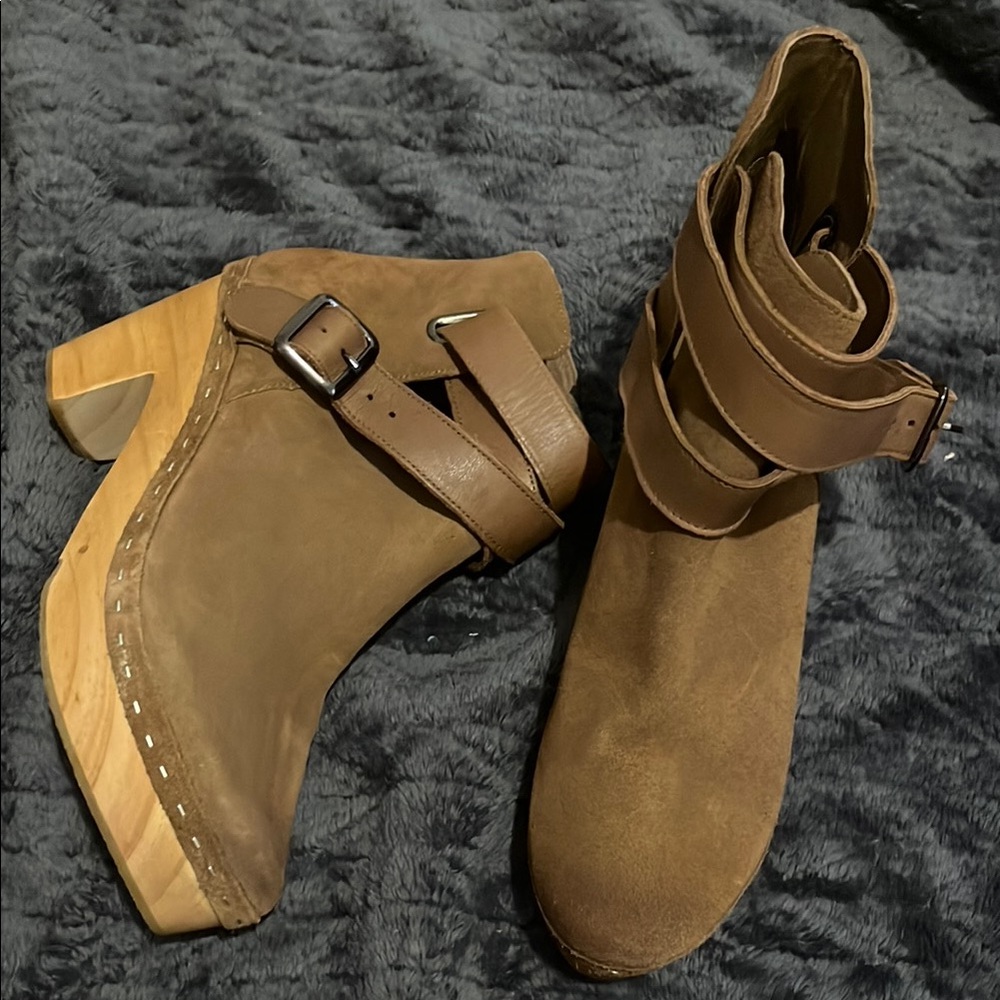 Free People Tan Mules & Clogs brown buckle 41 good Preowned ankle boots